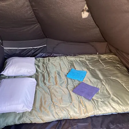 Bivouac Sous Les Pommiers Dans Tente Tipi * Maltot