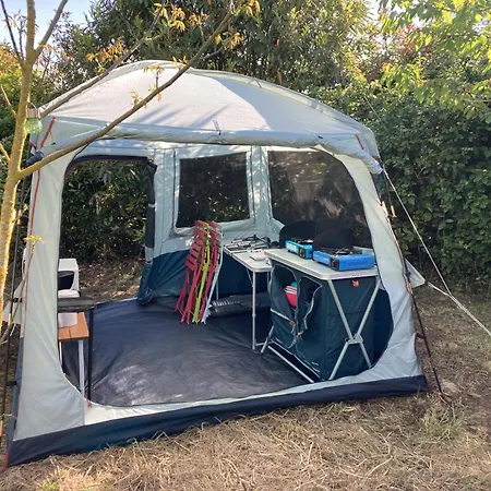 Bivouac Sous Les Pommiers Dans Tente Tipi 호텔 Maltot
