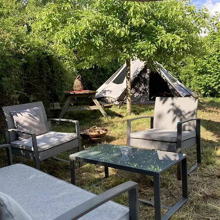 호텔 Bivouac Sous Les Pommiers Dans Tente Tipi Maltot